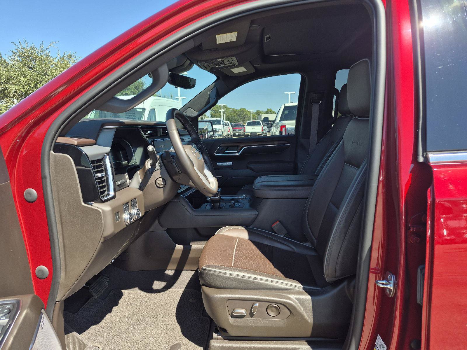 Used 2023 GMC Sierra 1500 Denali w/ Technology Package AWD/4WD image 2