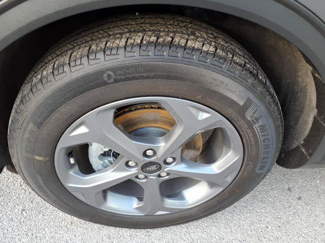 Certified 2025 Ford Escape ST-Line Select AWD/4WD image 7