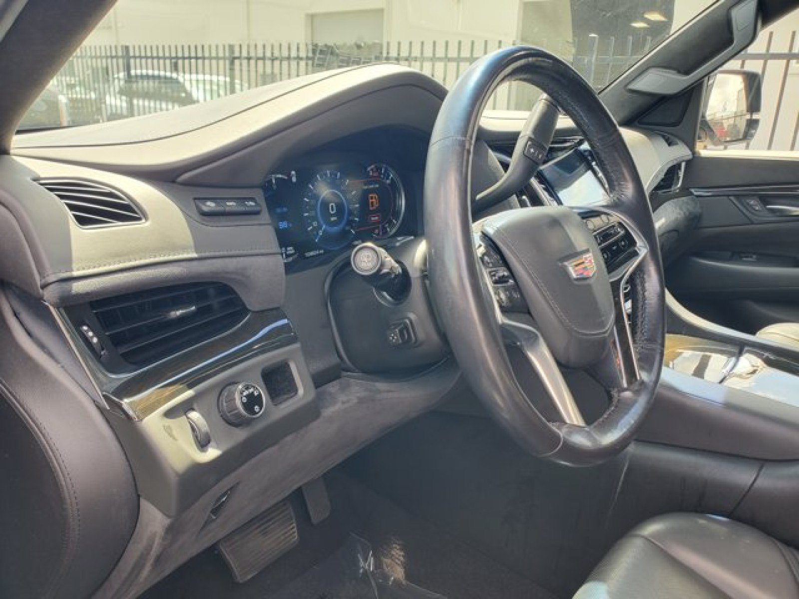 Used 2018 Cadillac Escalade Platinum RWD image 10