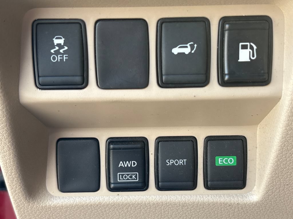 Used 2018 Nissan Rogue SV AWD/4WD image 26