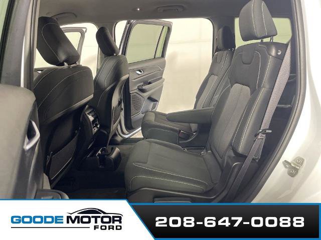 Used 2023 Jeep Grand Cherokee L Laredo image 18