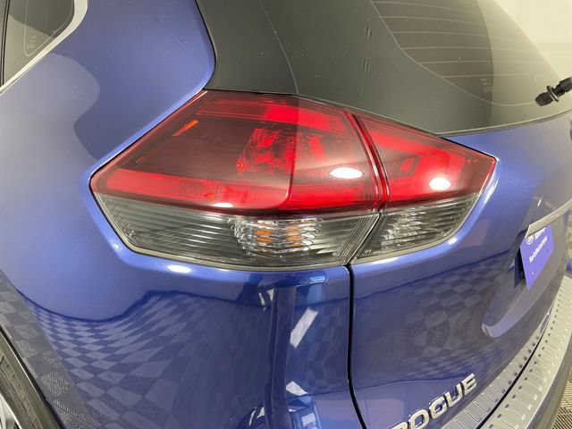 Used 2018 Nissan Rogue S AWD/4WD image 19