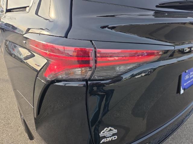 Used 2024 Toyota Sienna XSE AWD/4WD image 7
