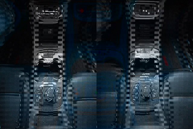 Used 2021 GMC Acadia SLT w/ Preferred Package image 21