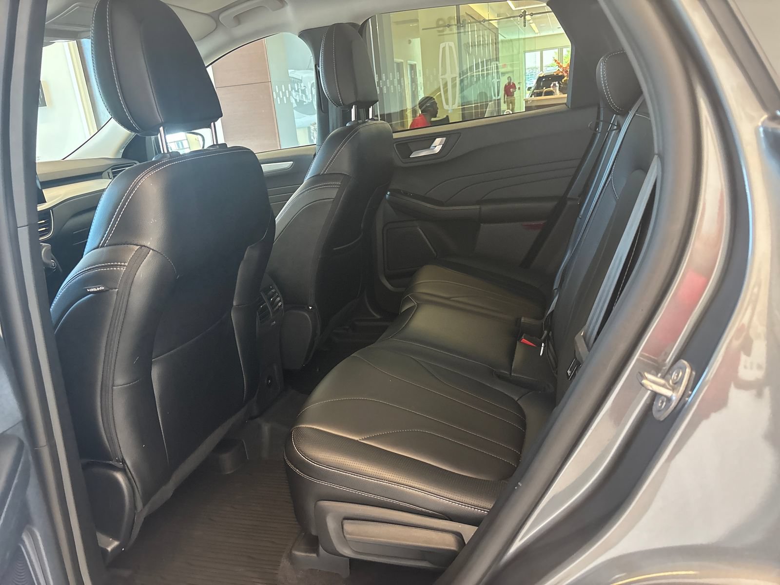 Certified 2025 Ford Escape SE w/ PHEV Premium Package FWD image 11