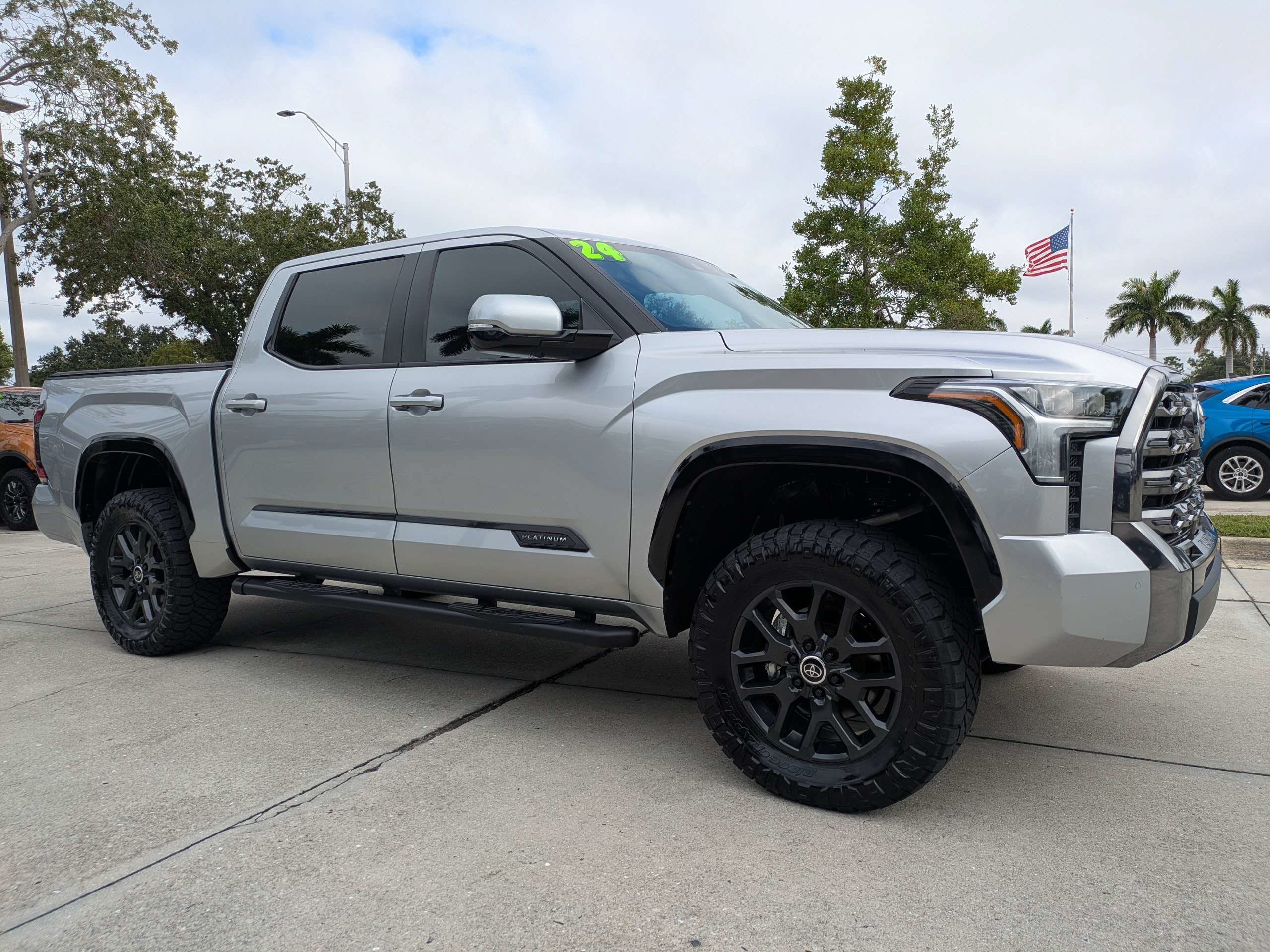 Used 2024 Toyota Tundra Platinum AWD/4WD image 2