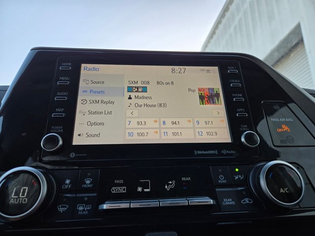 Used 2021 Toyota Highlander XLE FWD image 10