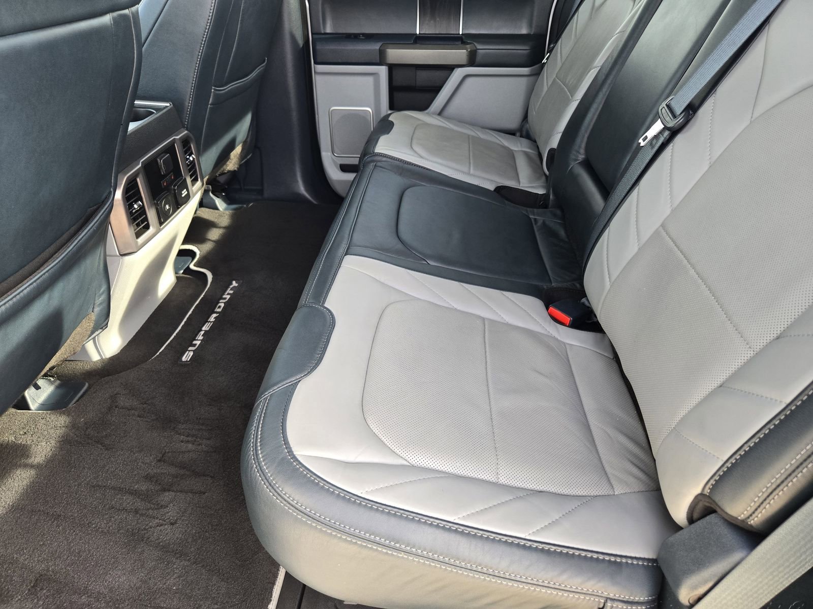 Certified 2022 Ford F450 Limited w/ FX4 Off-Road Package image 31