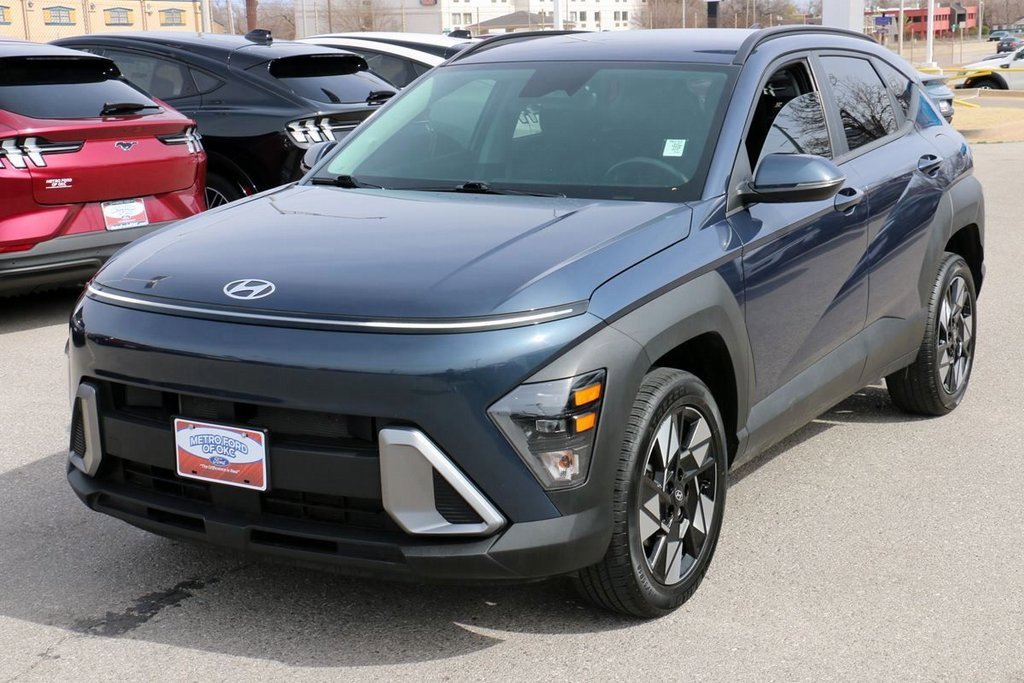 Used 2025 Hyundai Kona SEL image 2
