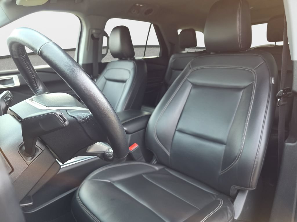 Certified 2022 Ford Explorer XLT w/ Equipment Group 202A AWD/4WD image 13