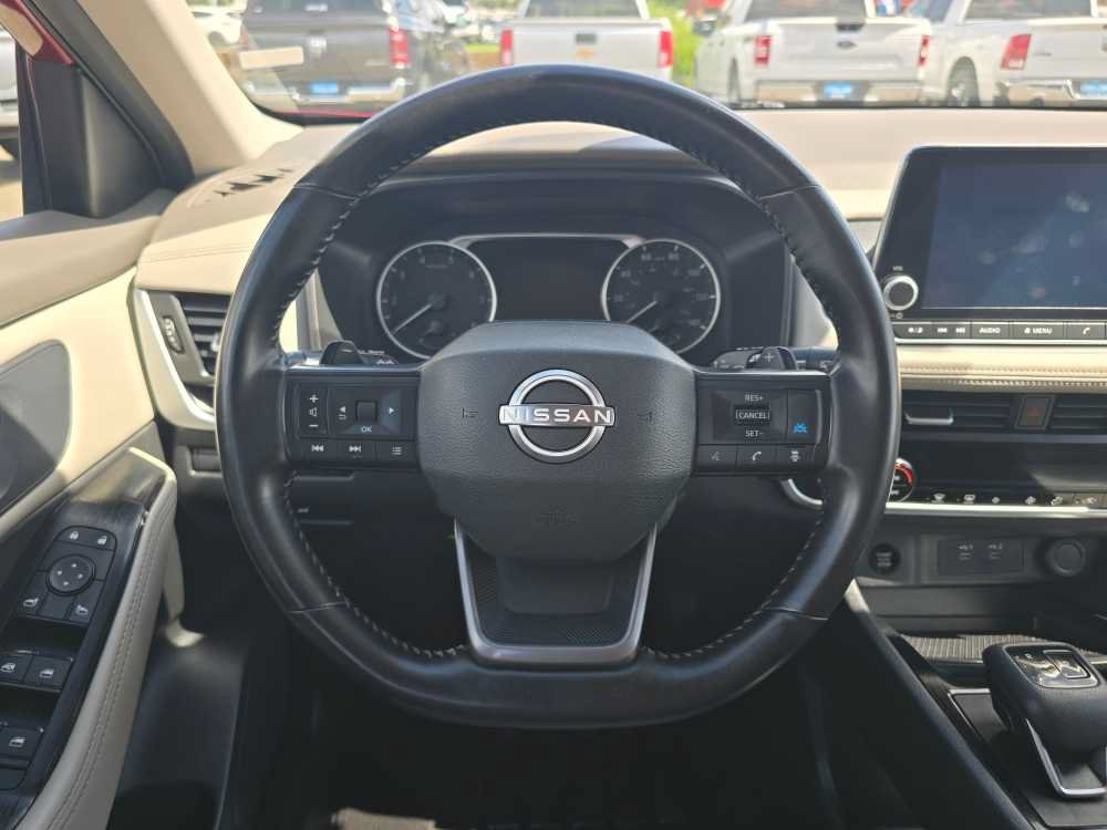Used 2025 Nissan Rogue SV AWD/4WD image 11