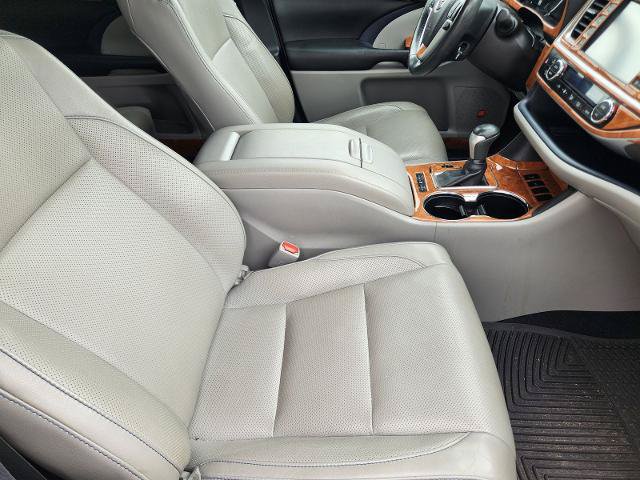 Used 2019 Toyota Highlander Limited Platinum FWD image 13