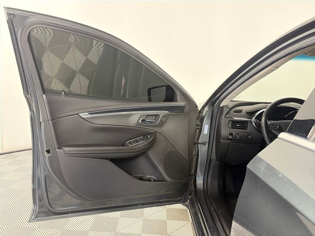 Used 2019 Chevrolet Impala LT FWD image 10
