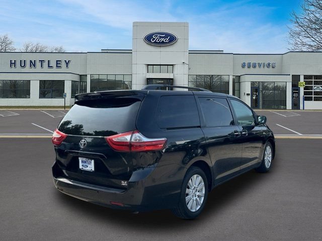 Used 2017 Toyota Sienna XLE Premium AWD/4WD image 4