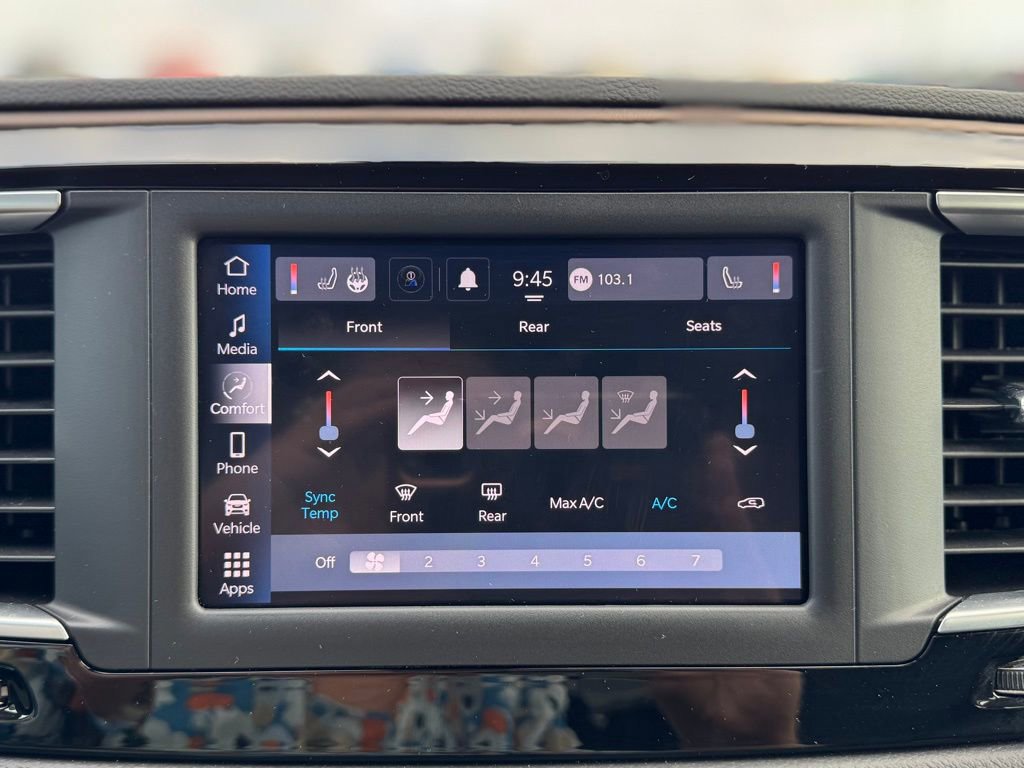 Used 2022 Chrysler Voyager LX image 21