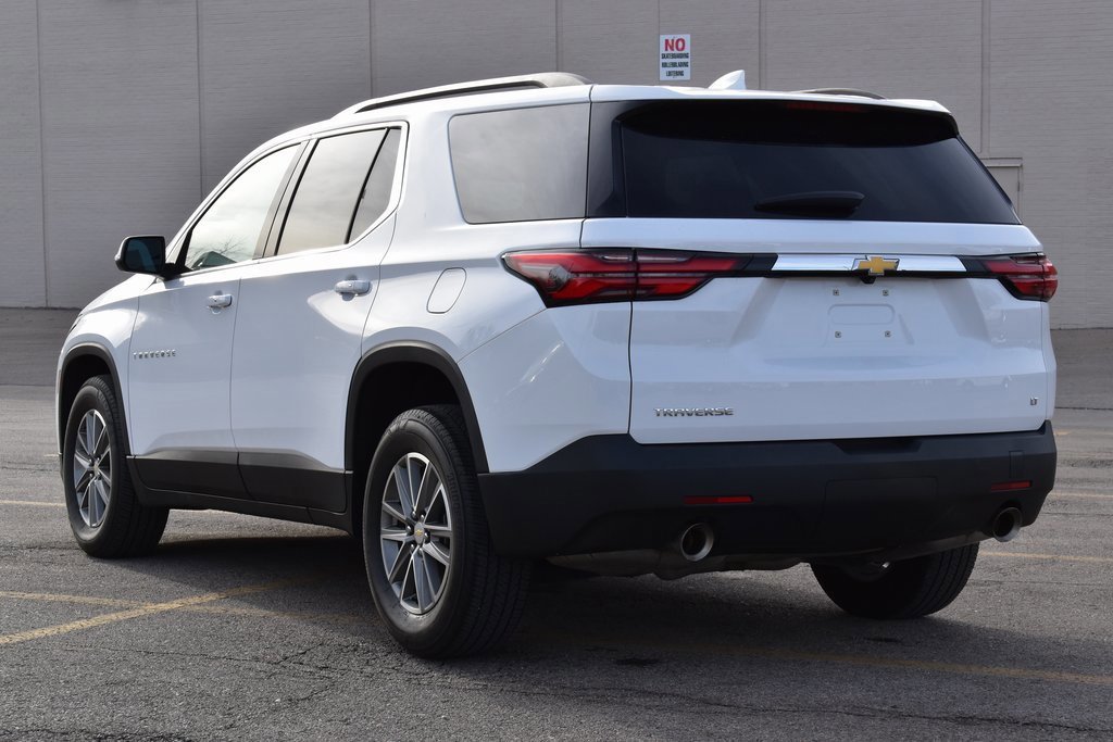 Used 2023 Chevrolet Traverse LT image 2