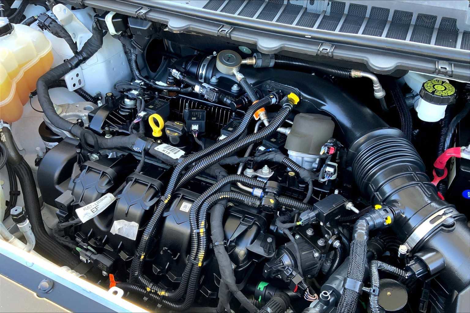 Certified 2019 Ford Edge Titanium w/ Equipment Group 301A FWD image 30