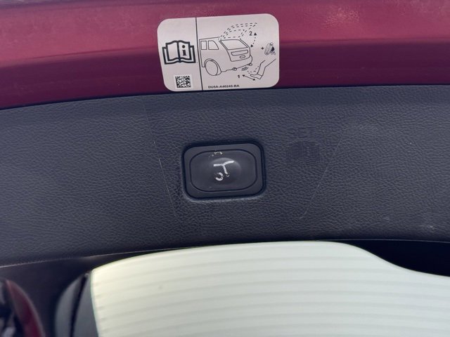 Certified 2017 Ford Edge Titanium w/ Technology Package image 41