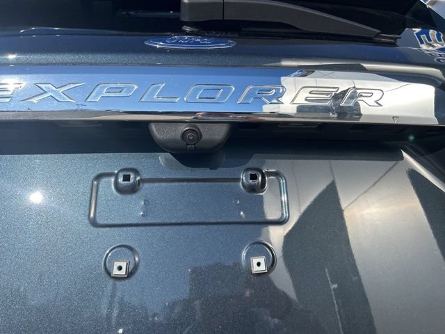 Certified 2022 Ford Explorer XLT w/ Equipment Group 202A AWD/4WD image 8