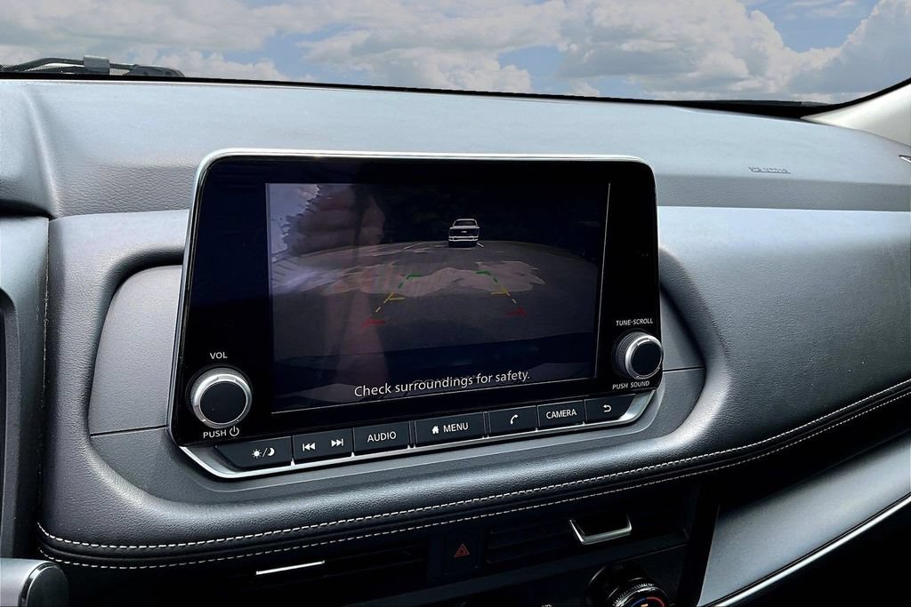 Used 2025 Nissan Rogue SV FWD image 16
