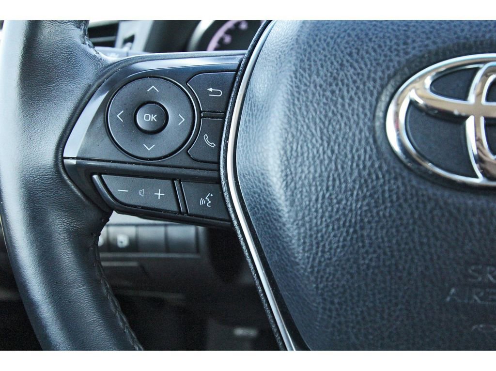 Used 2018 Toyota Camry L image 18