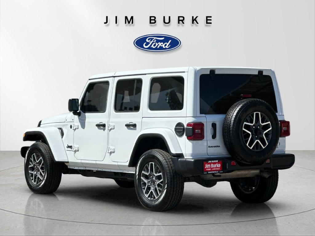 Used 2025 Jeep Wrangler Unlimited Sahara AWD/4WD image 3