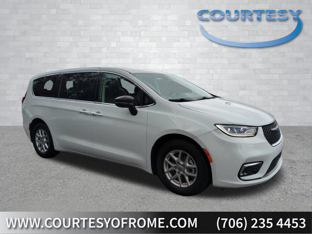 Used 2024 Chrysler Pacifica Touring-L FWD video 1