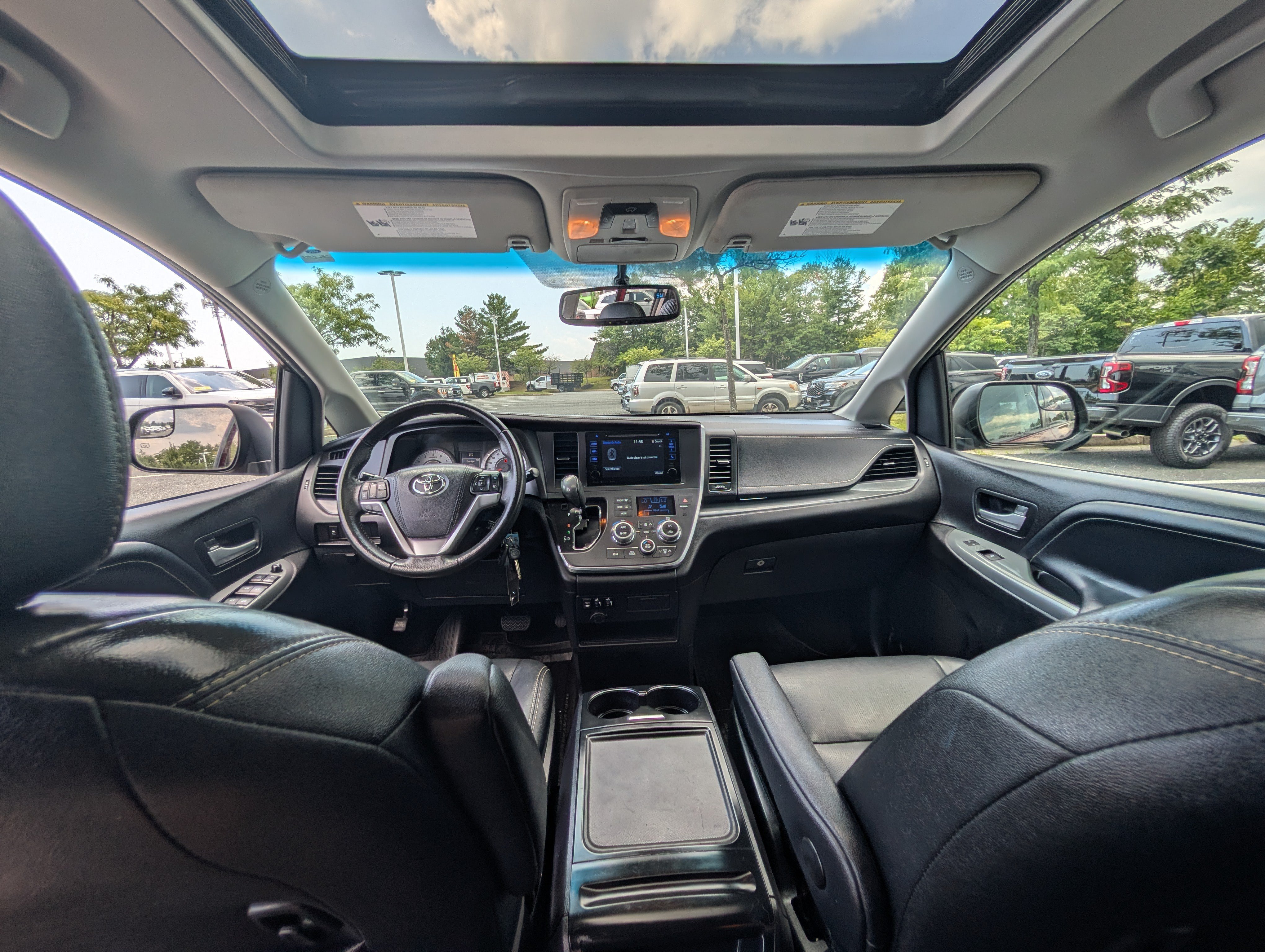 Used 2017 Toyota Sienna SE Premium FWD image 18