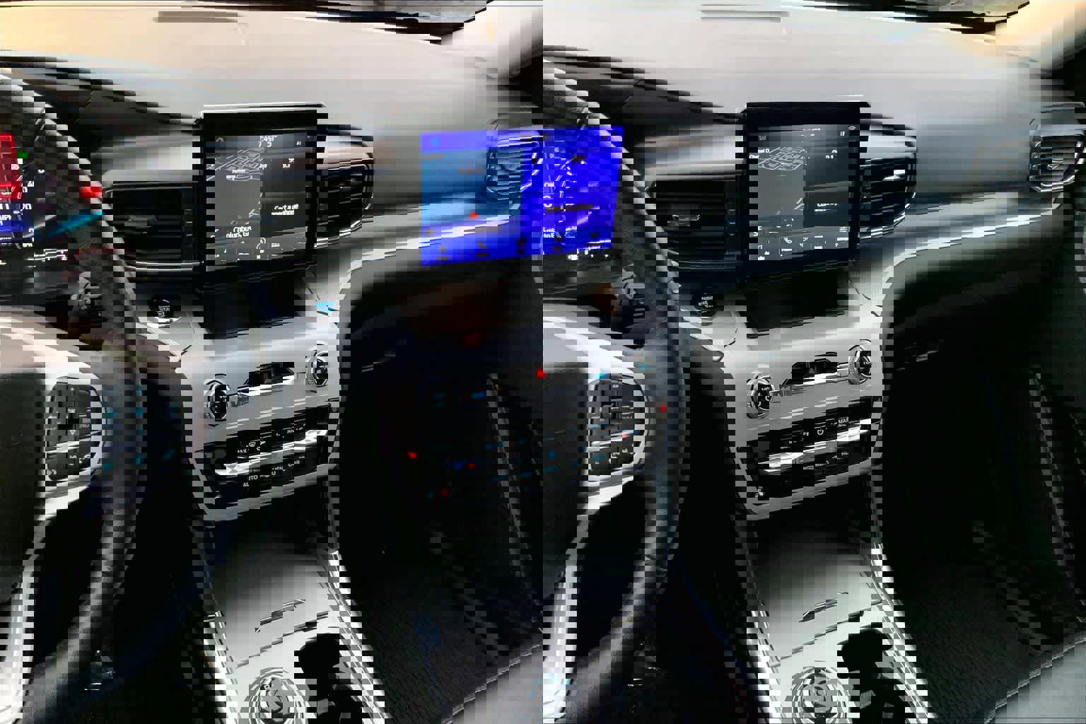 Certified 2023 Ford Explorer XLT w/ Equipment Group 202A image 9