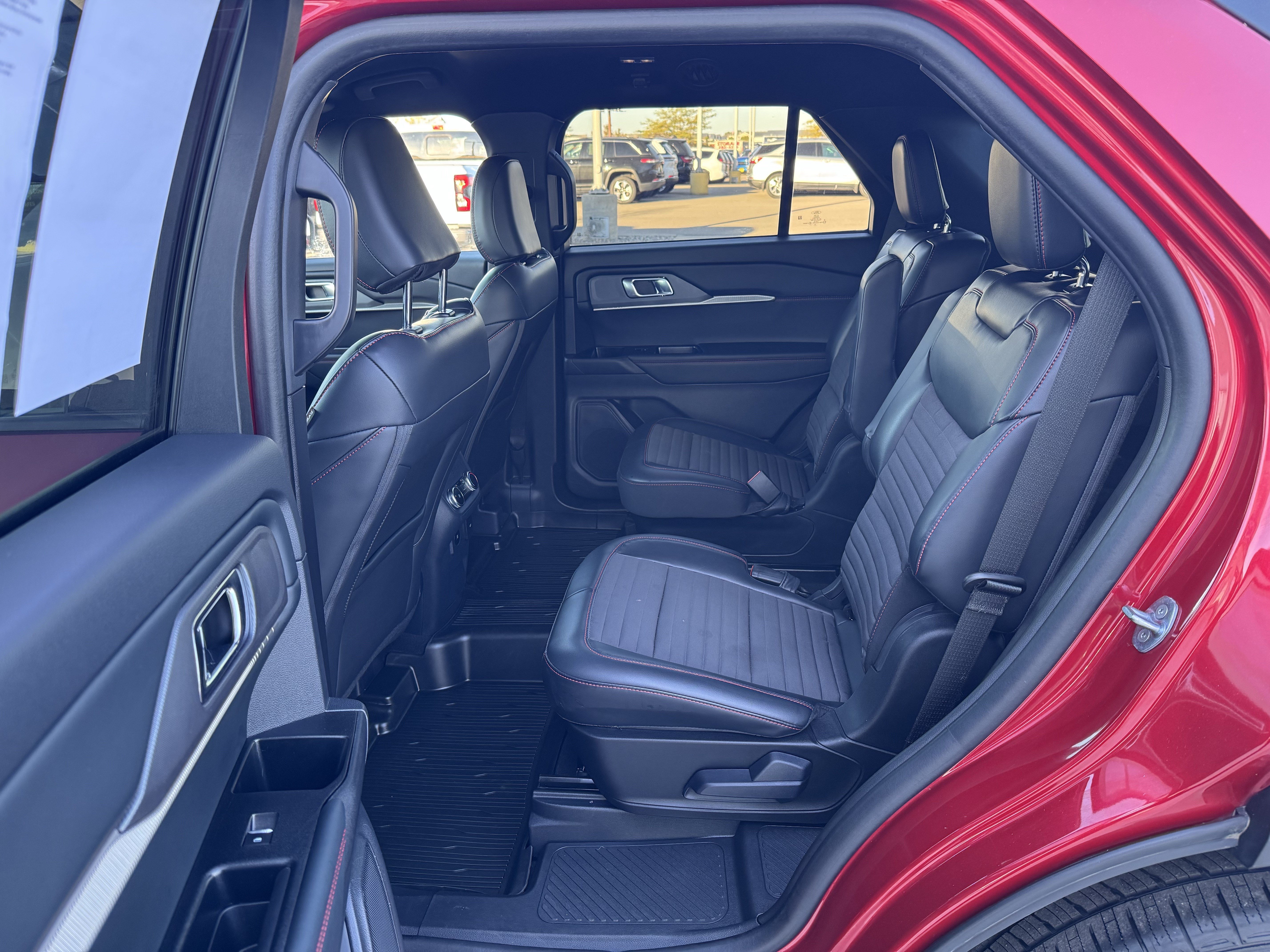 Certified 2025 Ford Explorer ST-Line AWD/4WD image 21