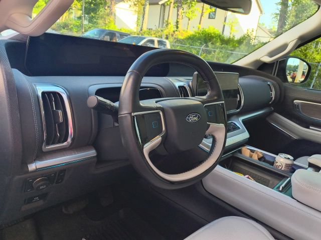 Certified 2025 Ford Expedition Platinum w/ Platinum Ultimate Package AWD/4WD image 16