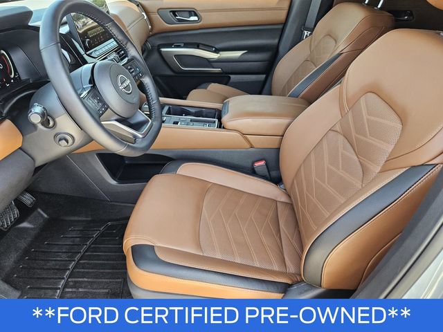 Used 2024 Nissan Pathfinder Platinum FWD image 16