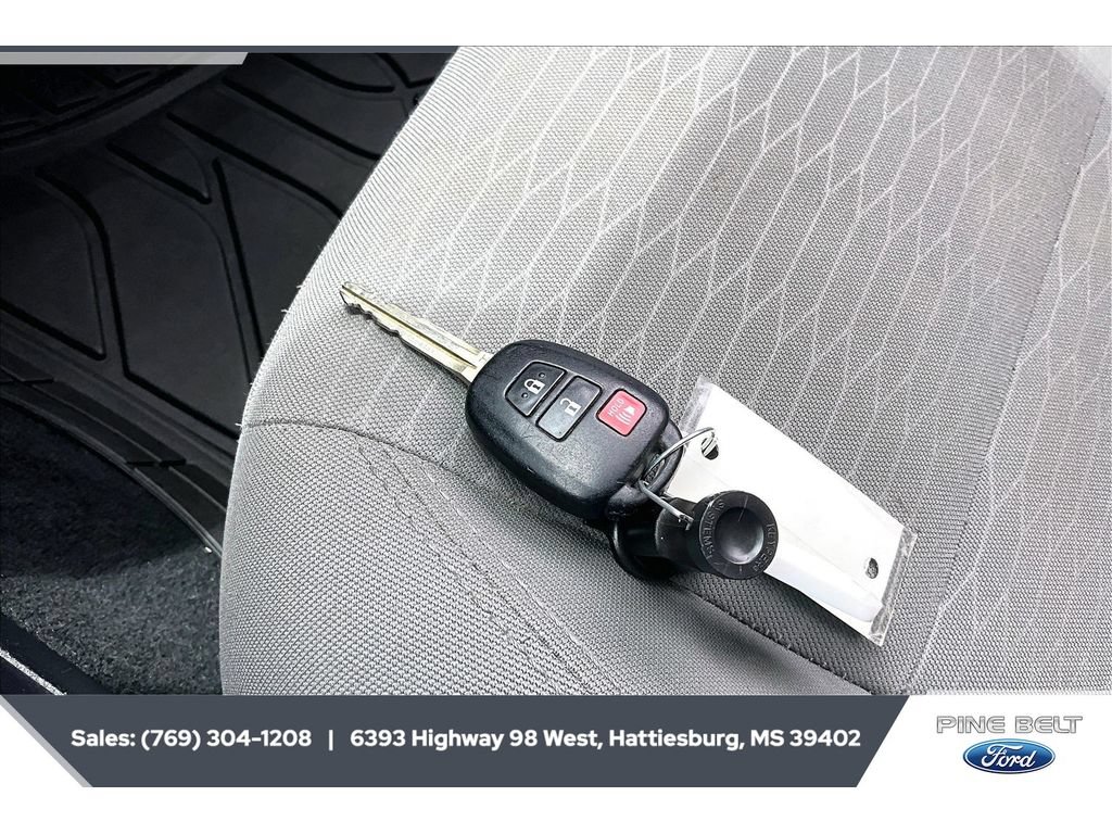 Used 2018 Toyota Tacoma SR5 RWD image 9