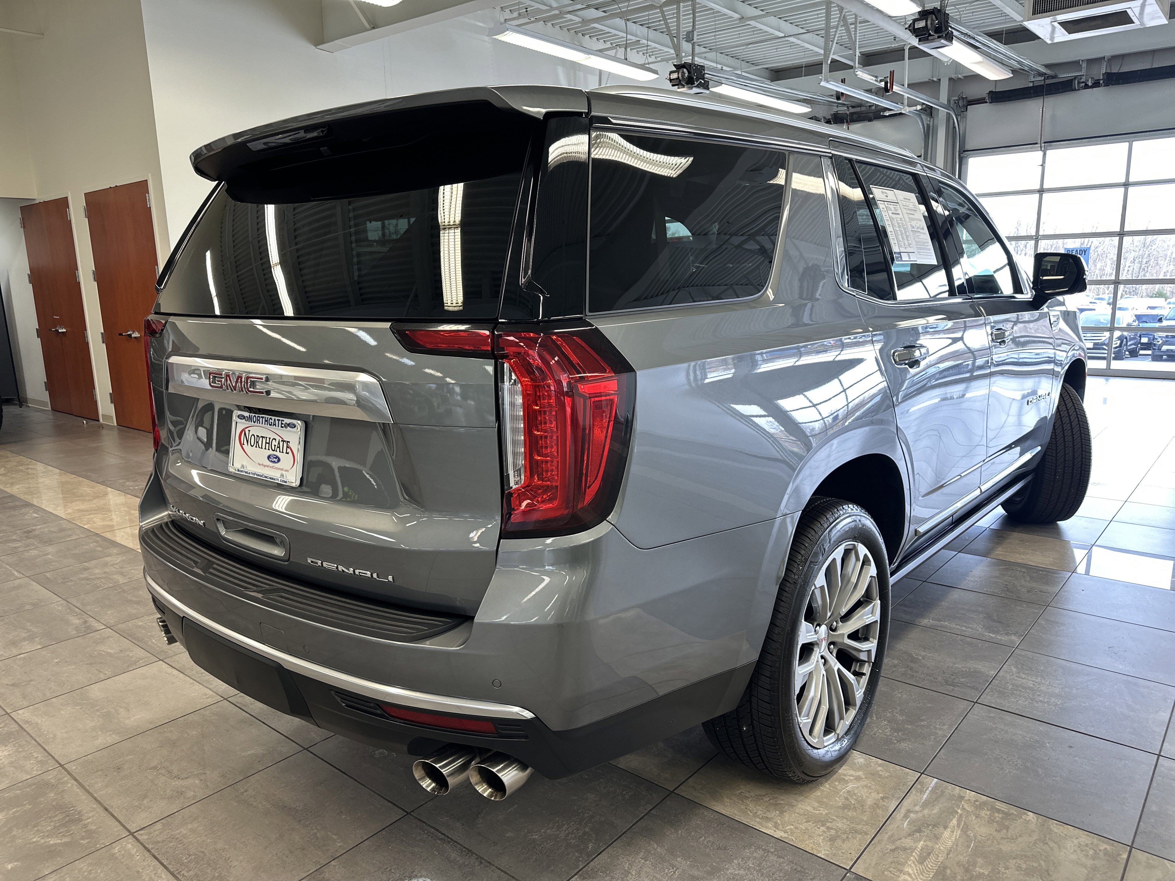 Used 2021 GMC Yukon Denali w/ Denali Premium Package image 16