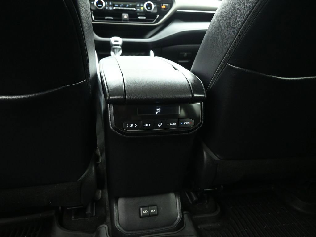 Used 2023 Toyota Highlander XLE image 25