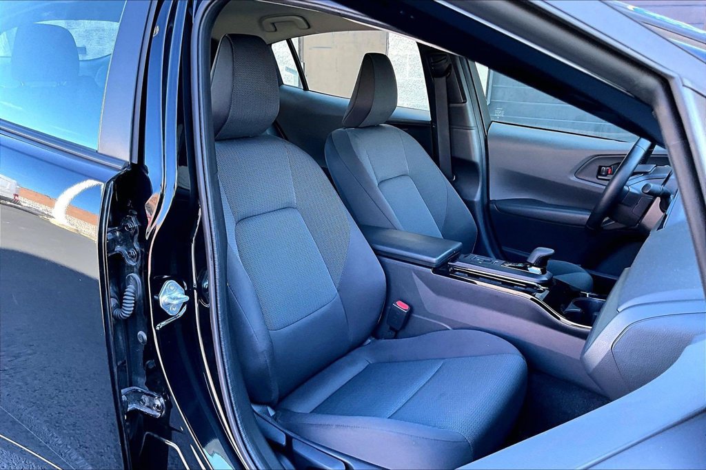 Used 2025 Toyota Prius LE FWD image 7