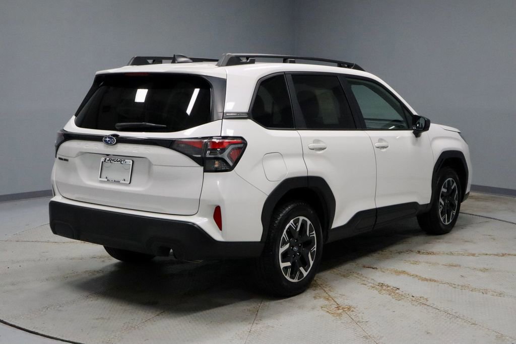 Used 2025 Subaru Forester Premium image 5