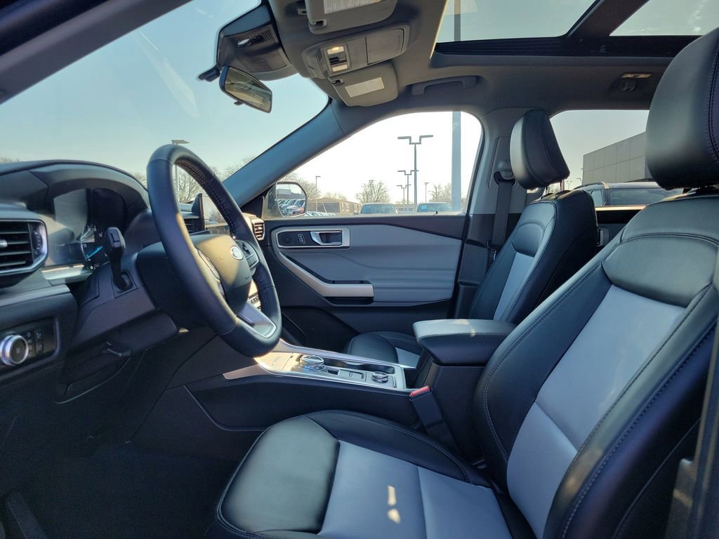 Certified 2023 Ford Explorer XLT w/ Equipment Group 202A image 16