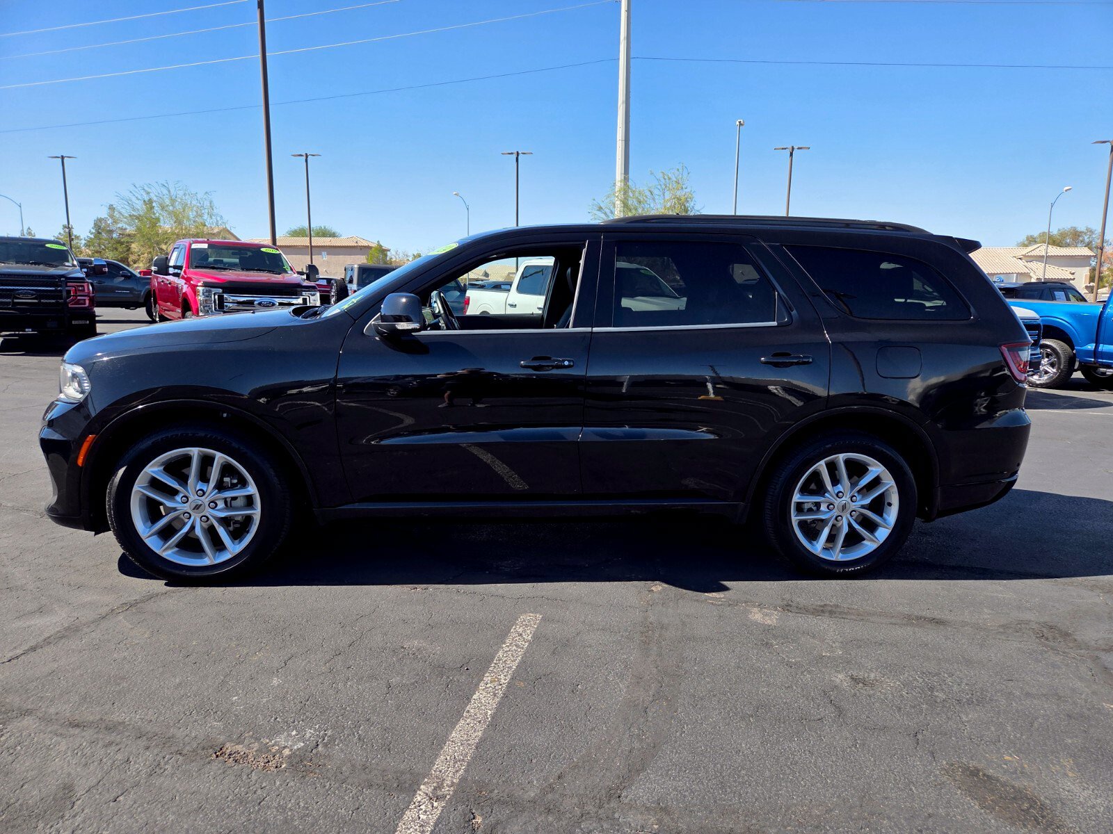 Used 2024 Dodge Durango GT RWD image 3