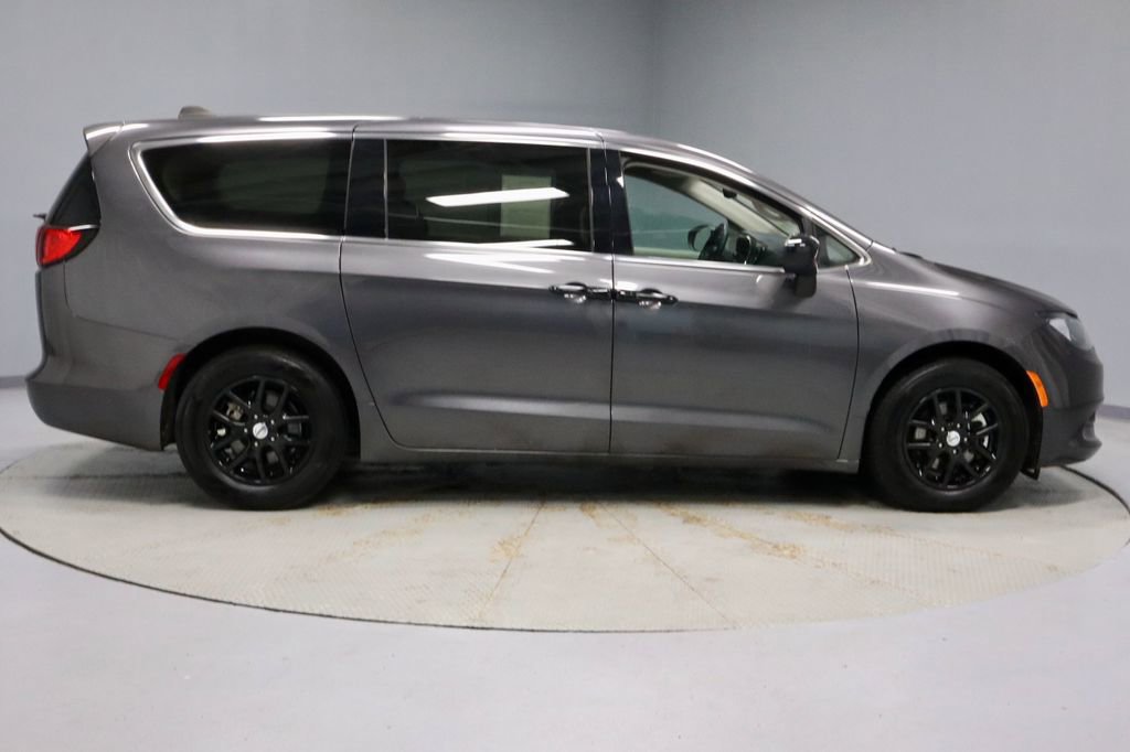Used 2023 Chrysler Voyager LX FWD image 11