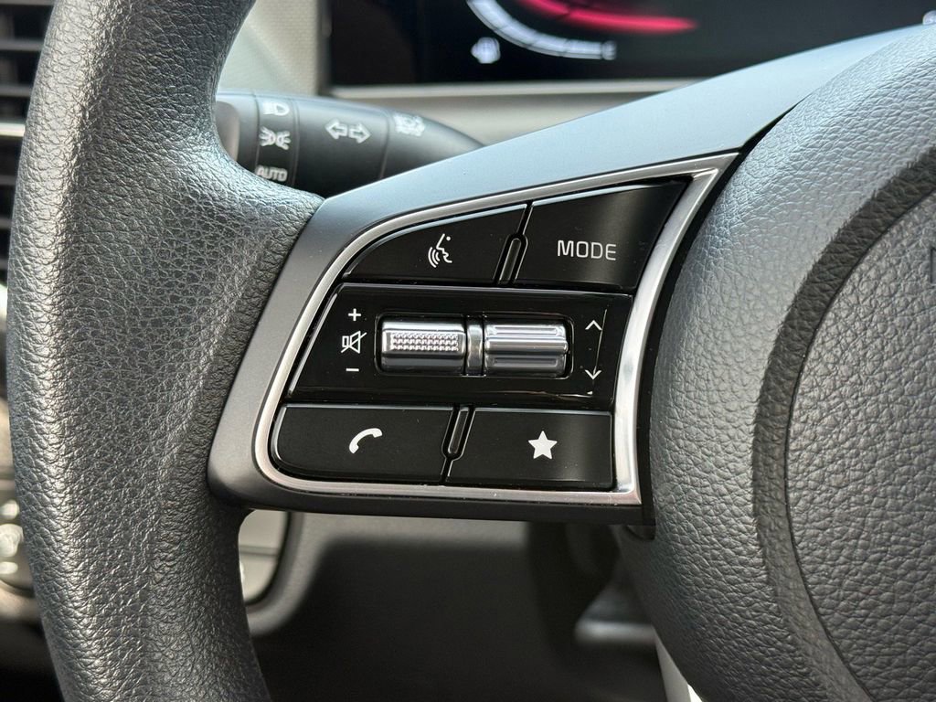 Used 2025 Kia Seltos LX image 17