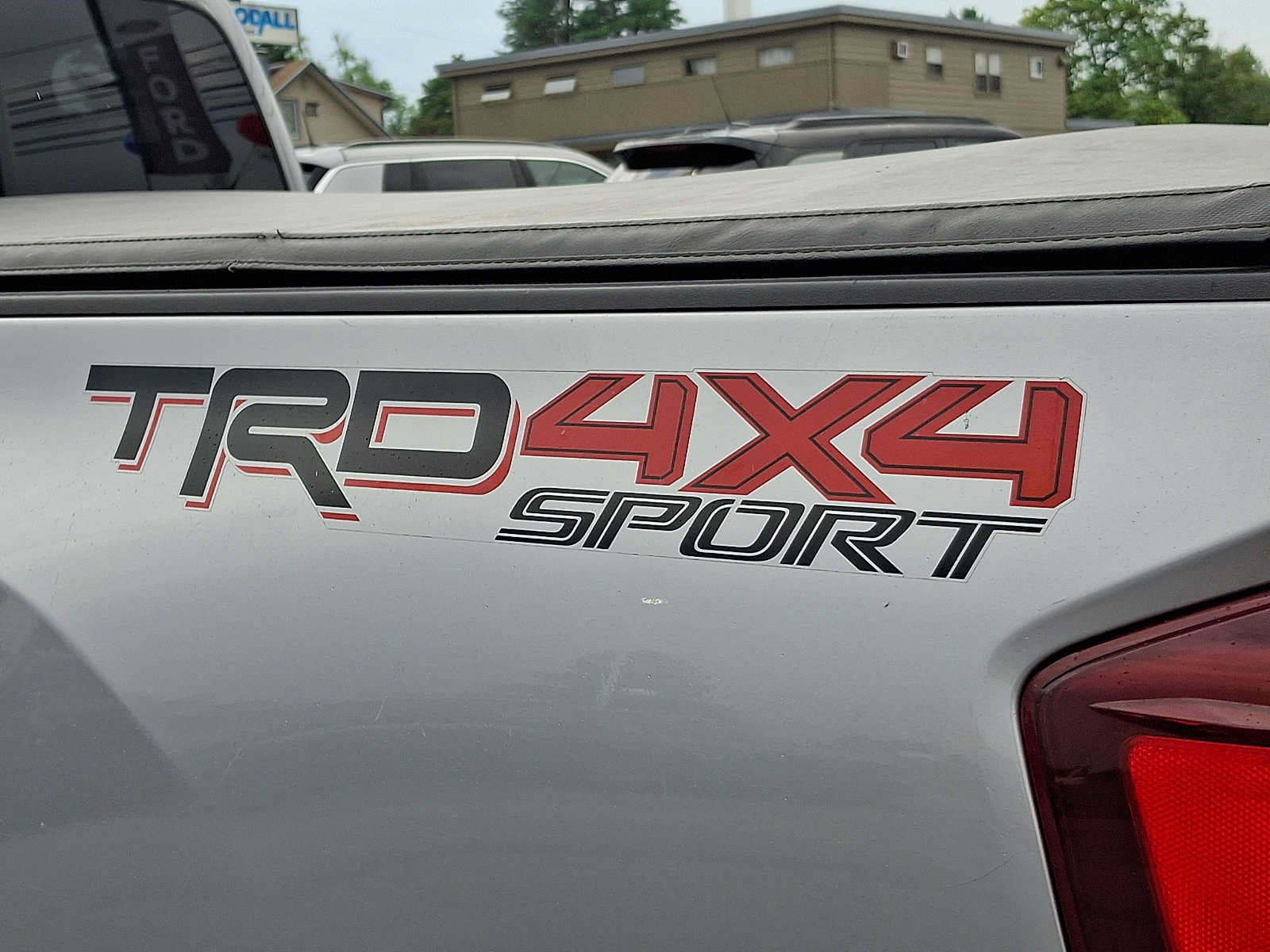 Used 2018 Toyota Tacoma TRD Sport AWD/4WD image 32