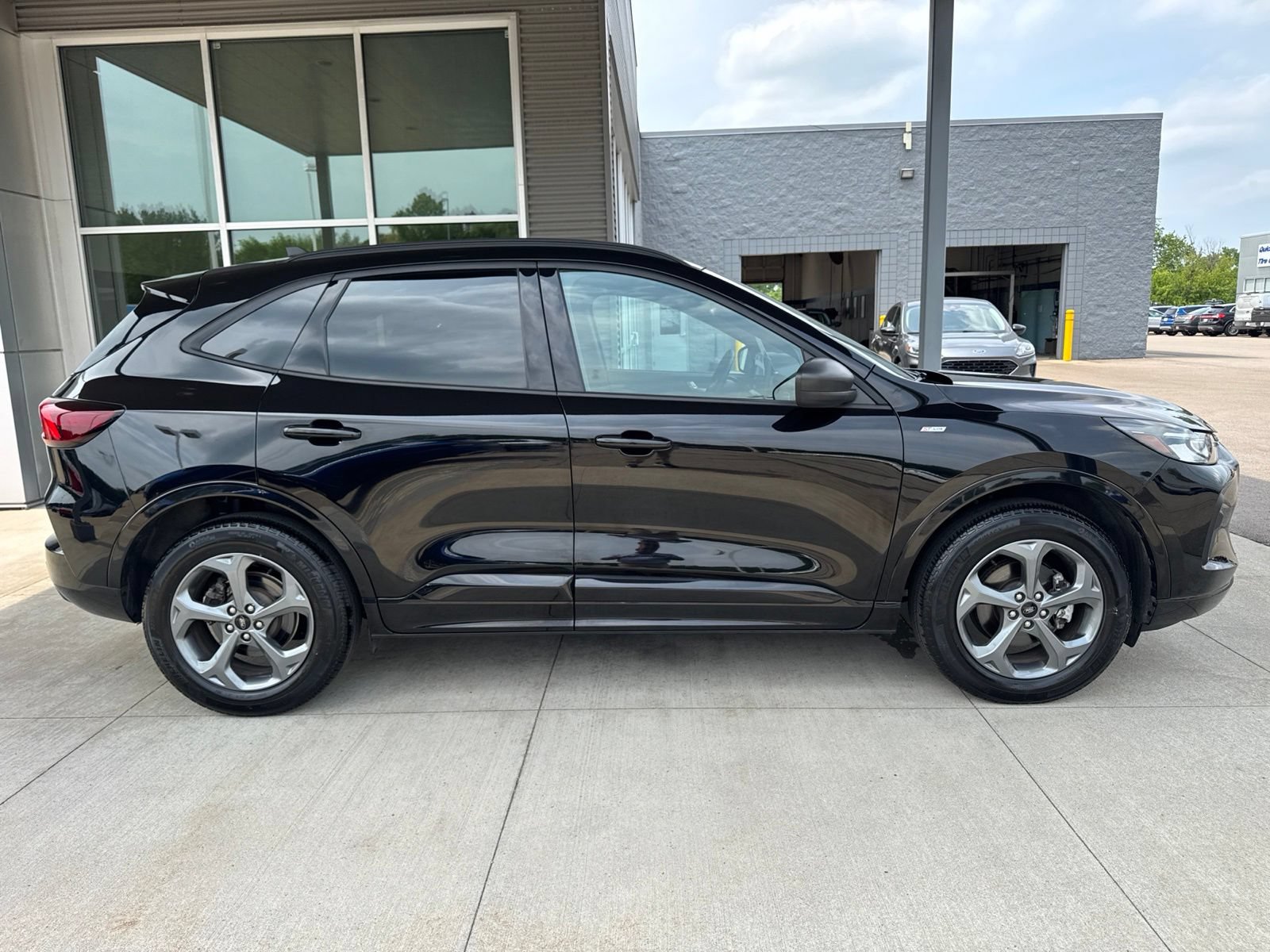 Certified 2024 Ford Escape ST-Line w/ Tech Pack #1 AWD/4WD image 9
