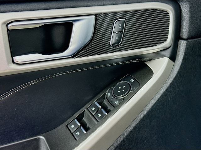 Certified 2022 Ford Explorer XLT w/ Equipment Group 202A image 17