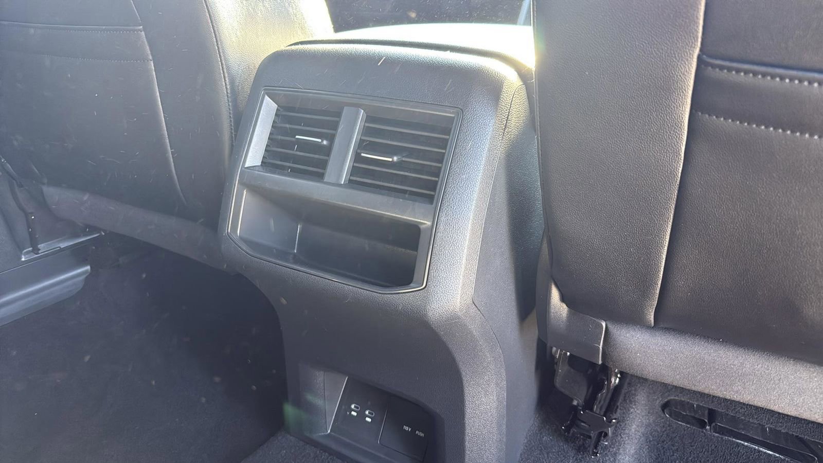 Used 2022 Volkswagen Atlas Cross Sport SE image 27