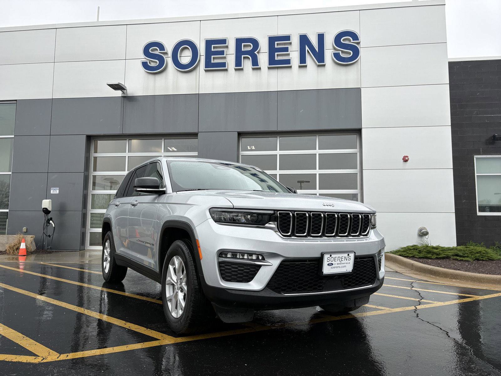 Used 2023 Jeep Grand Cherokee Limited w/ Trailer Tow Prep Group (B)