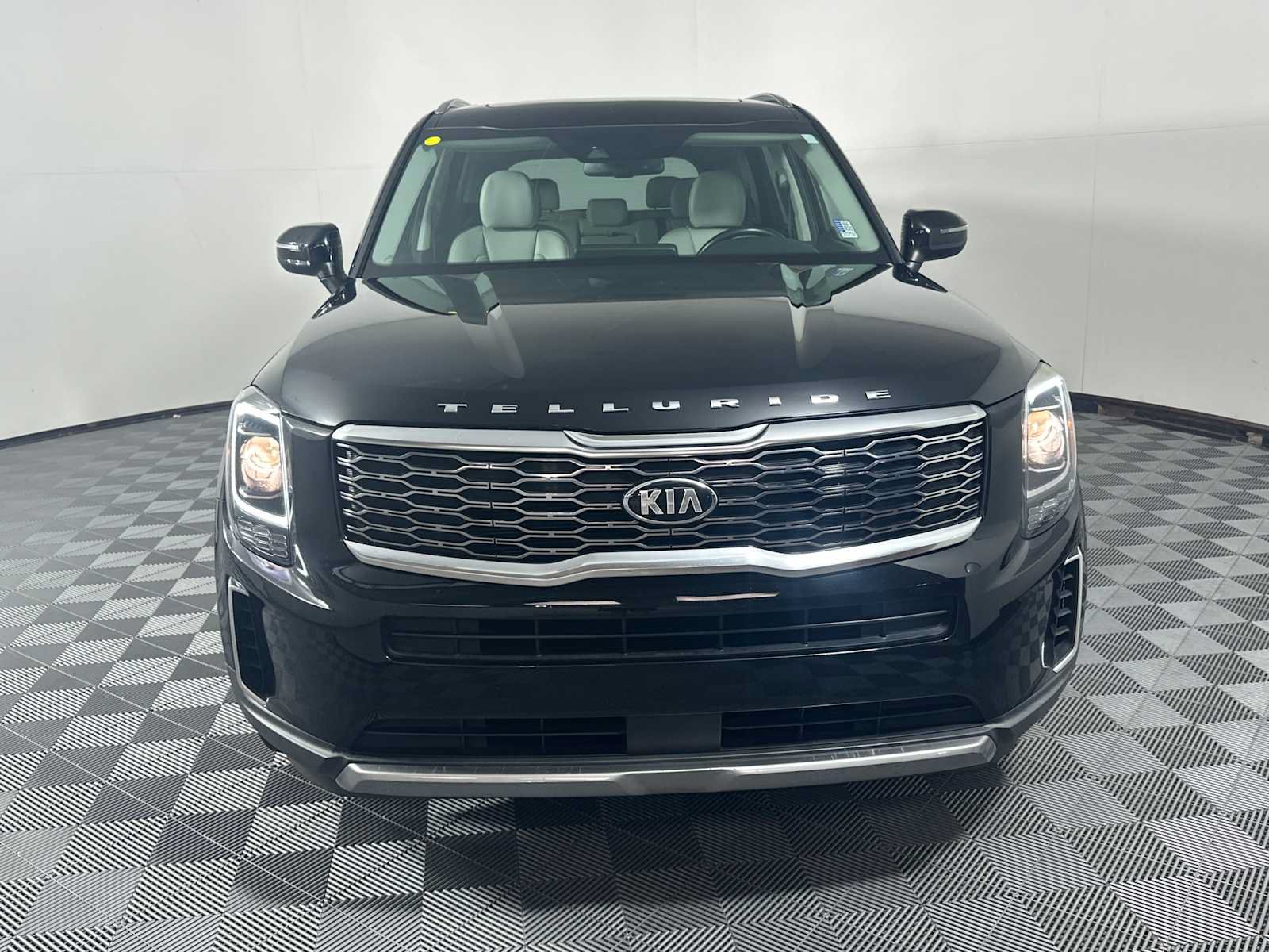Used 2020 Kia Telluride EX FWD image 2