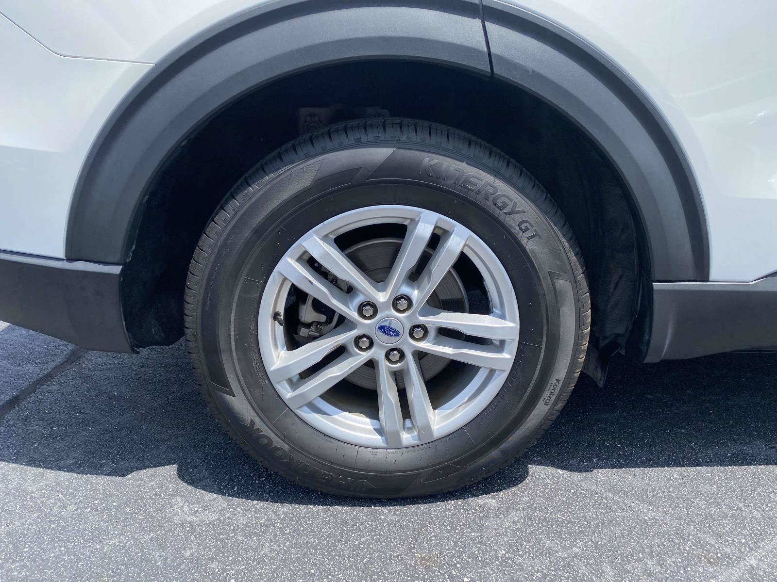 Certified 2023 Ford Explorer XLT RWD image 9
