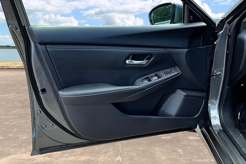 Used 2025 Nissan Sentra SV FWD image 22