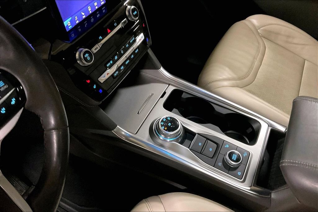 Certified 2021 Ford Explorer Platinum w/ Equipment Group 601A image 16